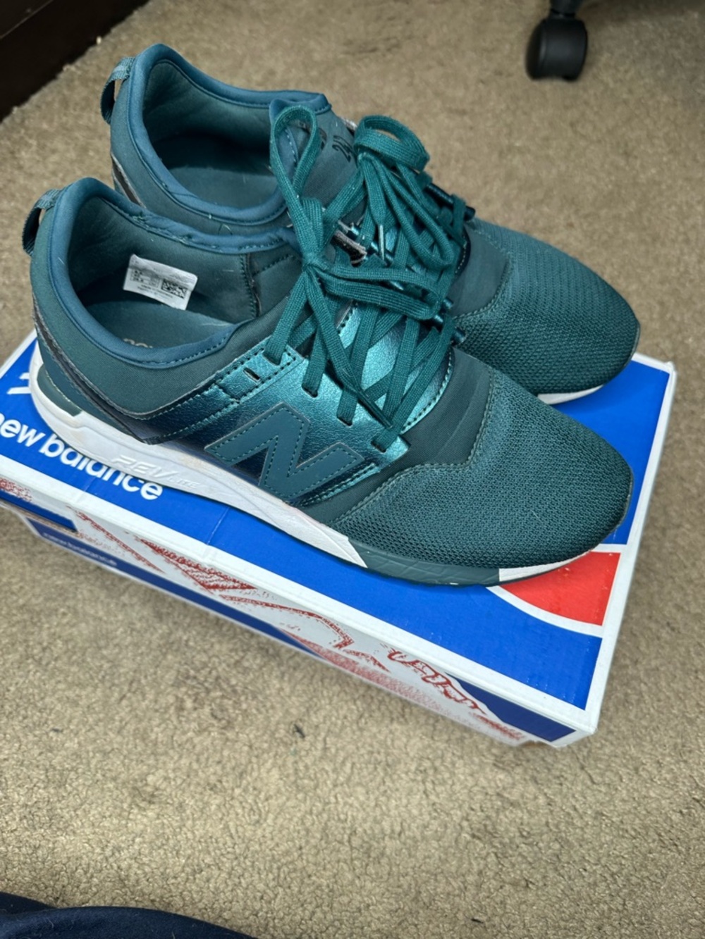 New Balance Green Athletic Sneakers - Size 8.5 - Picture 2 of 6